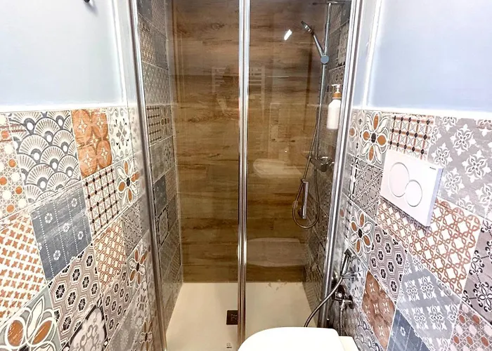 לינה וארוחת בוקר Molablu 3*