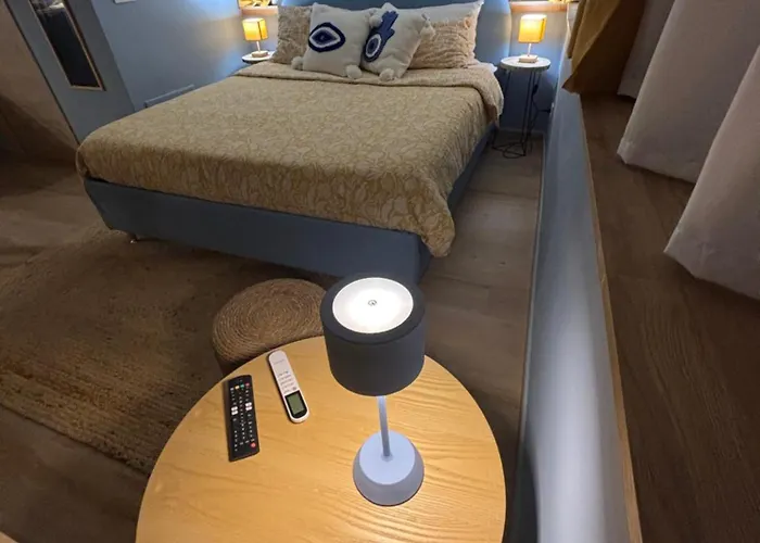 לינה וארוחת בוקר Molablu 3*